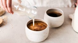 Sirviendo café