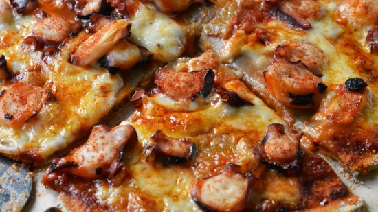 Pizza de pulpo y queso de tetilla