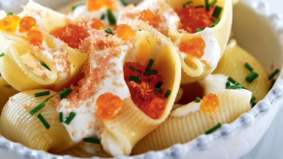 Pasta con huevas de salmón y mojama