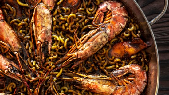 La receta de fideuá rápida y sencilla que te salvará más de una comida de los niños