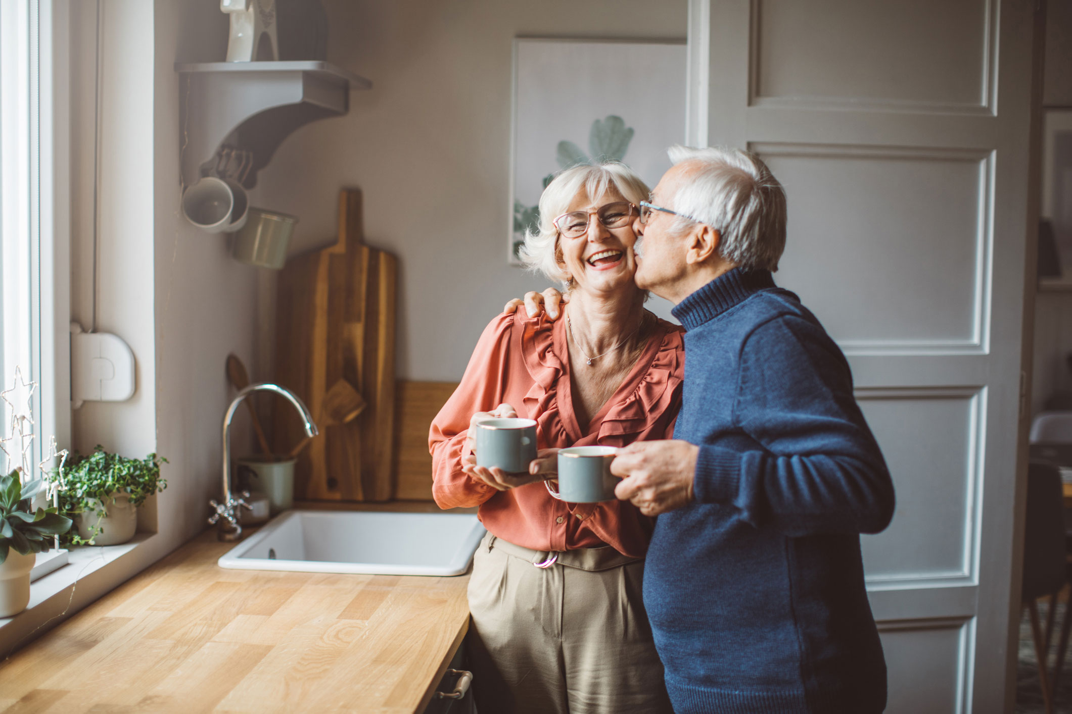 Orden en casa: cómo crear espacios seguros y cómodos para las personas mayores