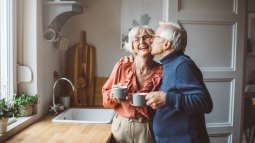 Orden en casa: cómo crear espacios seguros y cómodos para las personas mayores