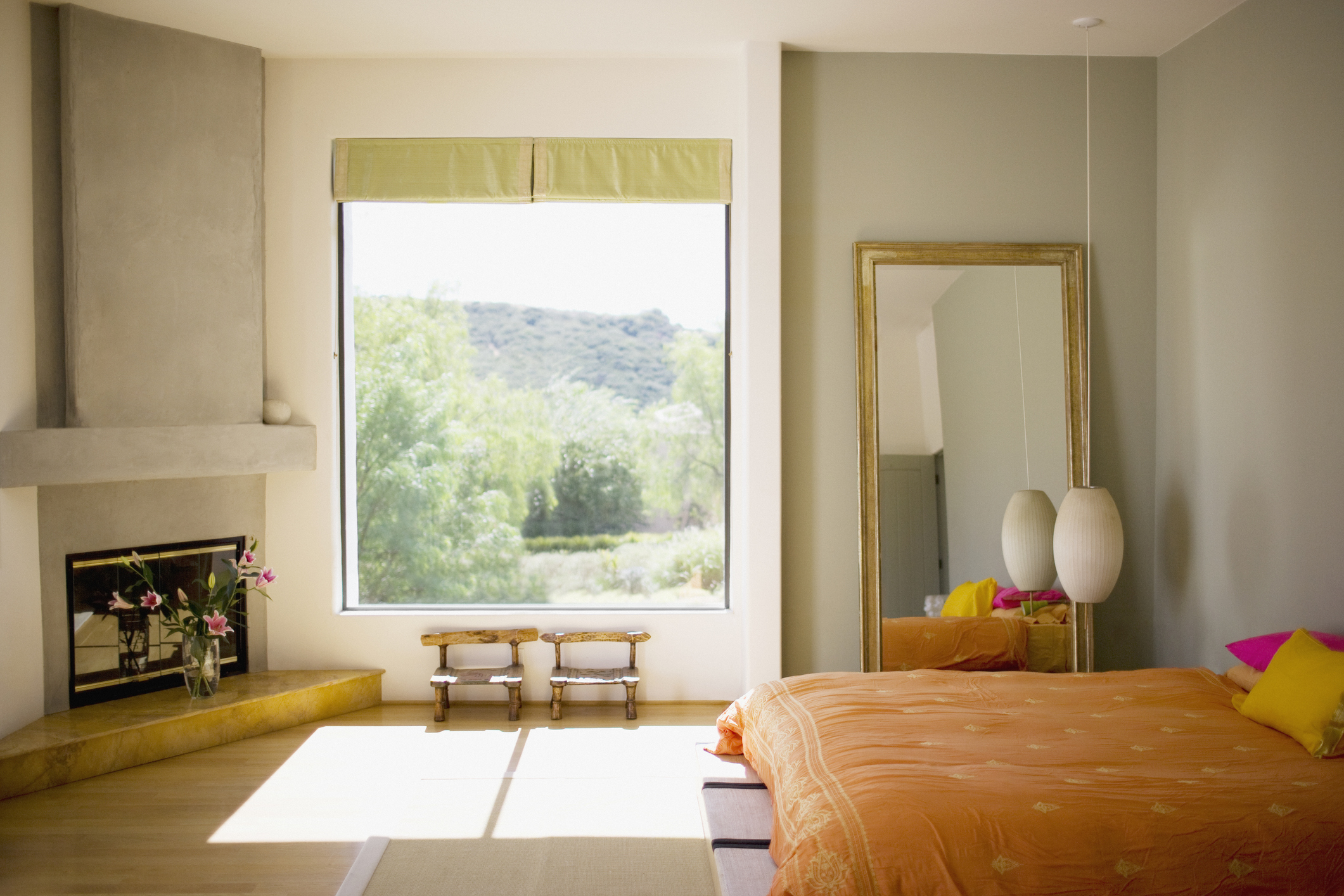Espejos grandes y otros objetos decorativos con los que renovar el hogar sin gastar mucho dinero