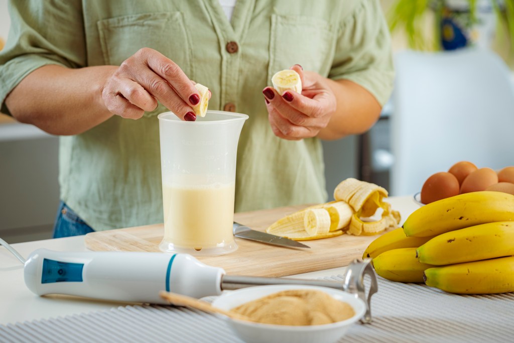 Agua de plátano: beneficios y recetas de esta bebida saludable