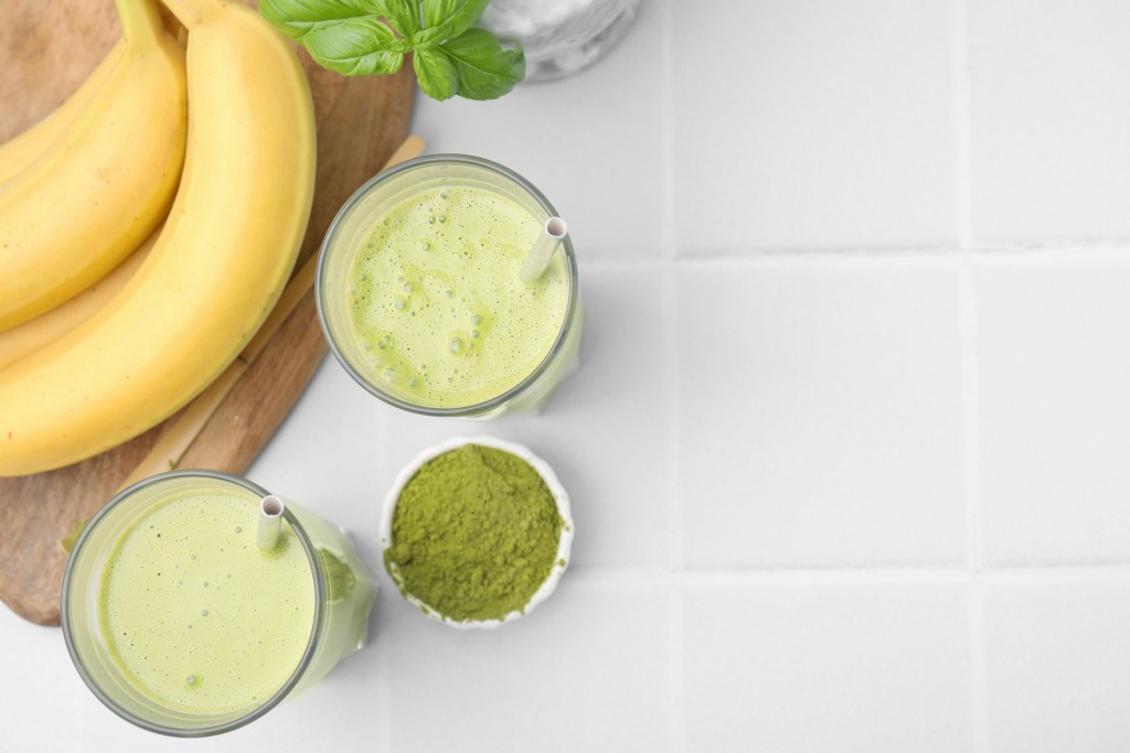 Agua de plátano: beneficios y recetas de esta bebida saludable
