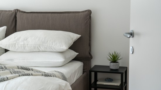 Trucos para limpiar las manchas de sudor o saliva de las almohadas o de sus fundas