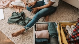 El truco viral de organización de la maleta para las vacaciones de verano que aprobaría Marie Kondo