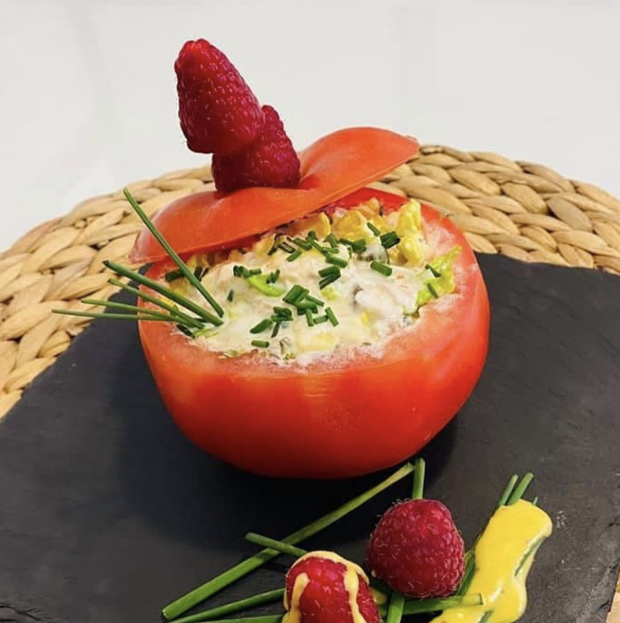 Cinco recetas de tomates rellenos fríos, deliciosos y fáciles de preparar para comer o cenar en verano