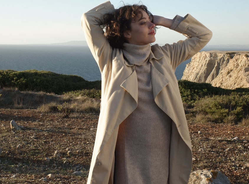 Seis vestidos de punto de Massimo Dutti que todas las mujeres de +50 querrán llevar cuando empiece el frío porque son cómodos y elegantes