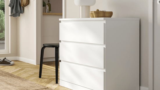 La cómoda Malm y otros cinco productos populares de Ikea que están rebajados y que son perfectos para mantener el orden en casa