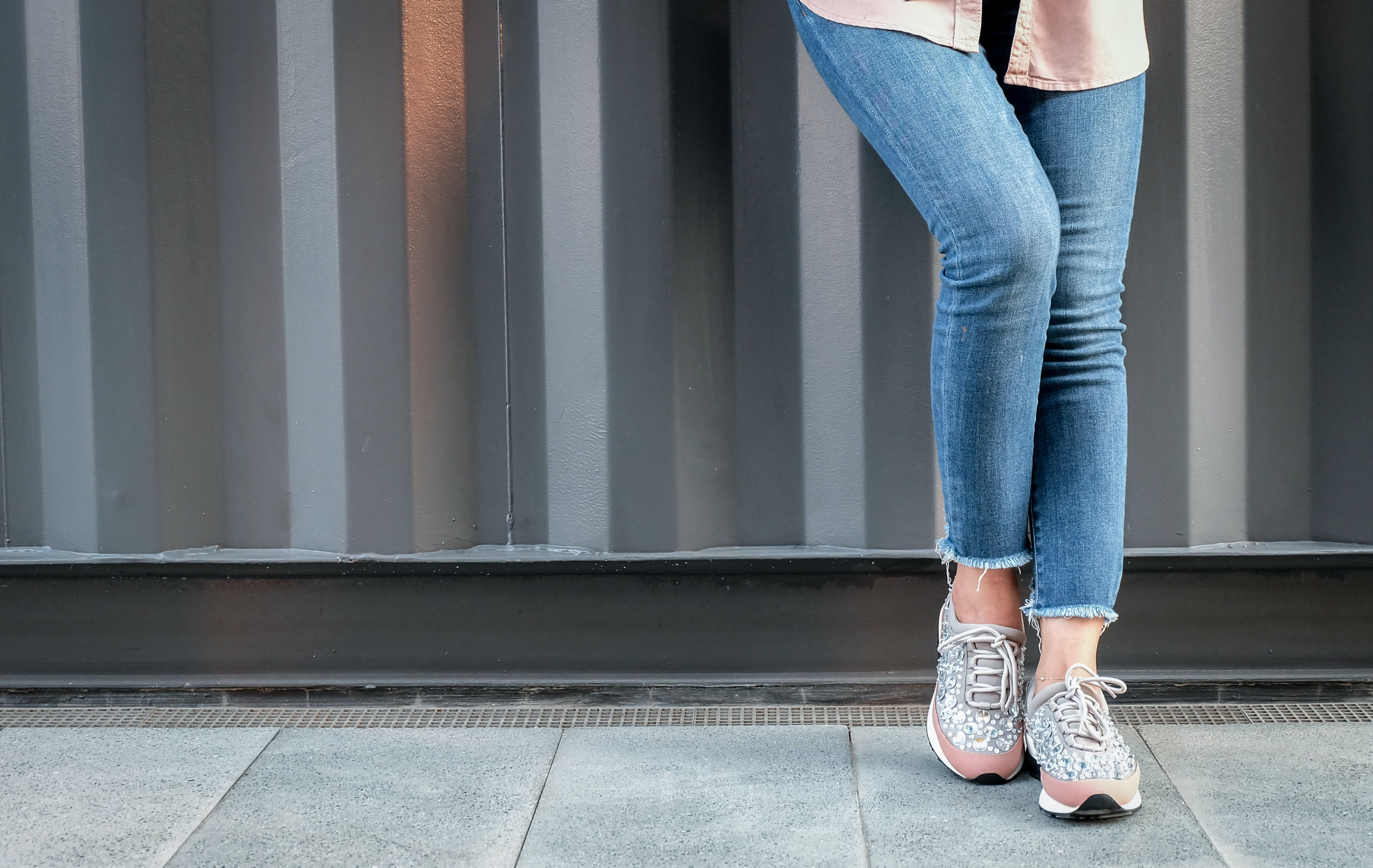 Parfois tiene un clon súper barato de las zapatillas Geox que arrasan entre las mujeres +50: son cómodas, bonitas y pegan con todo