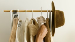 Las mujeres +50 agotarán estos seis vestidos de Hipercor este otoño porque son bonitos, cómodos para el día a día y cuestan 20 euros o menos