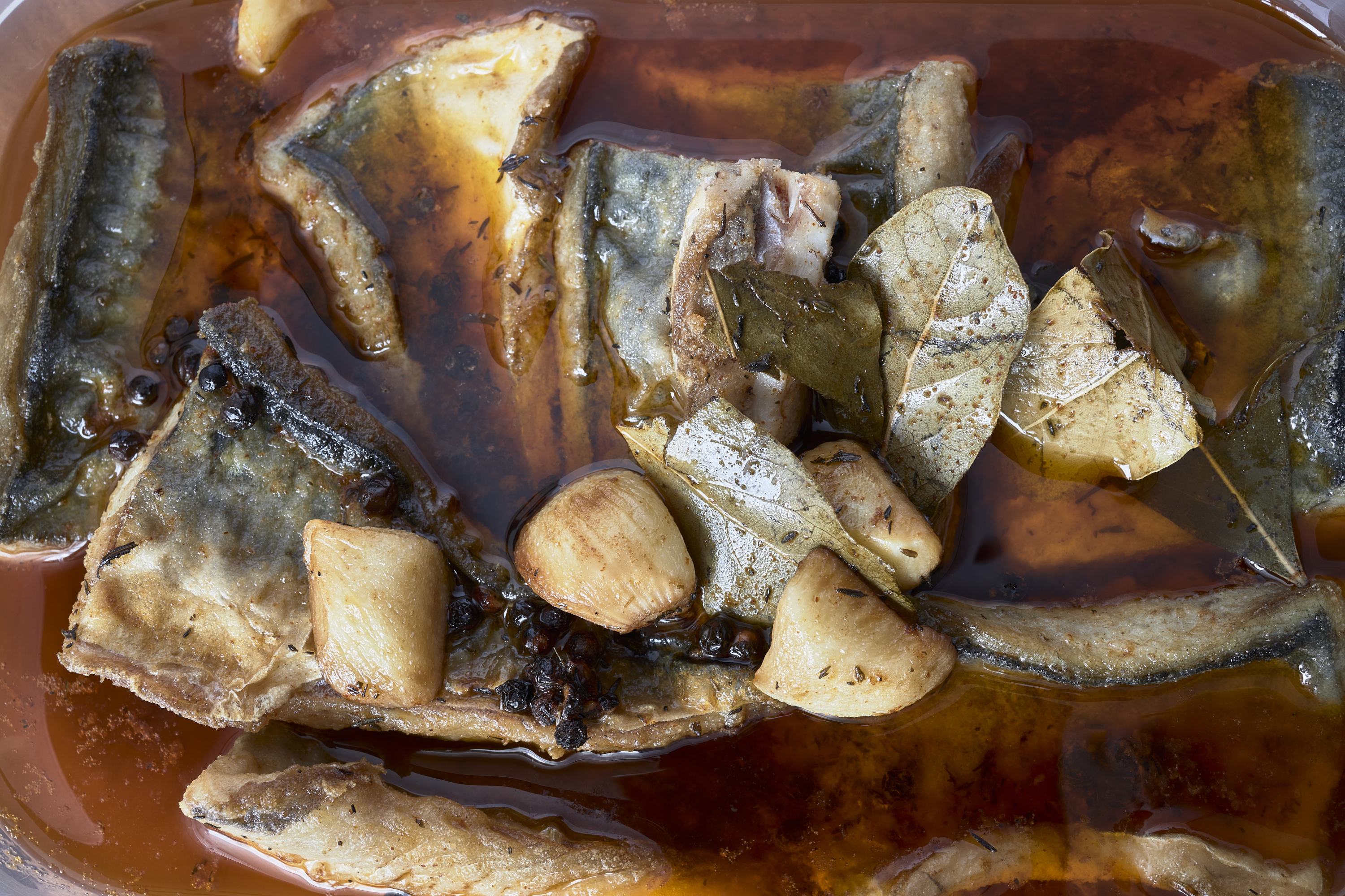 Caballa en escabeche