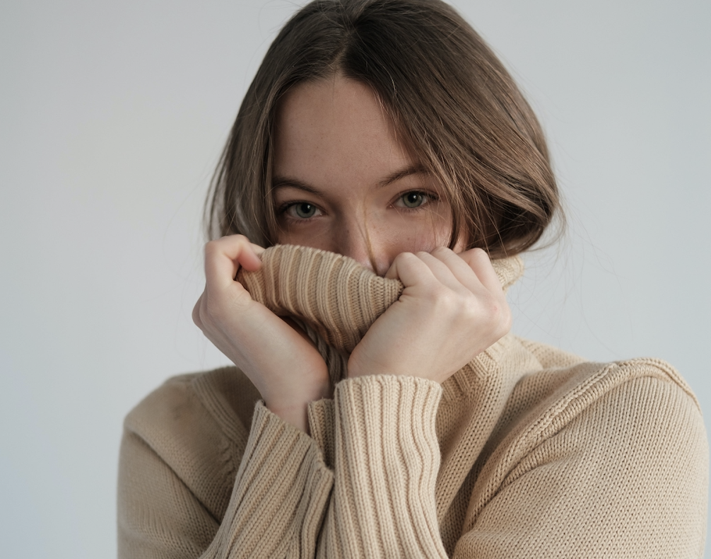 Seis jerséis sueltecitos de C&A que están arrasando en su Black Friday entre las mujeres +50 porque son calentitos, cómodos y están tirados de precio