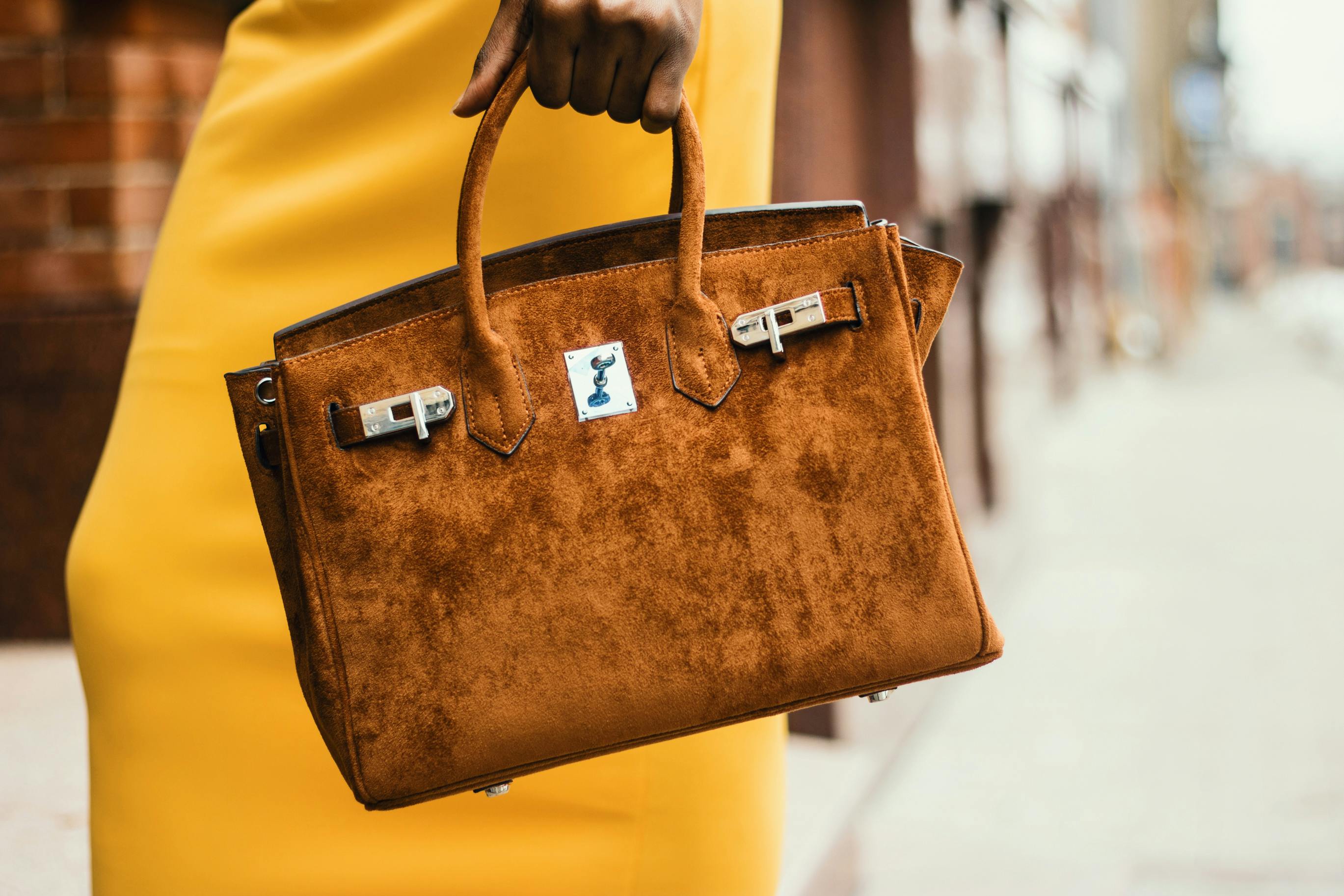 Los bolsos que más buscan las mujeres +50 están súper rebajados en el Cyber Monday 2023 de El Corte Inglés: pegan con todo y cuestan menos de 30 euros