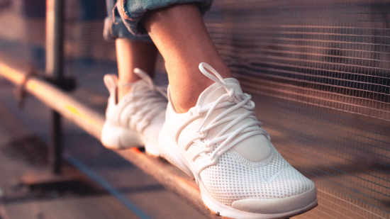 Lidl tiene un clon de las zapatillas Skechers que triunfan entre las mujeres +50: ligeras, cómodas y cuestan menos de 17 euros