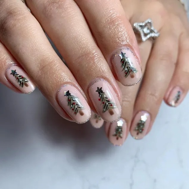 Manicura de árboles de Navidad - Imagen: @nailsbyrosie