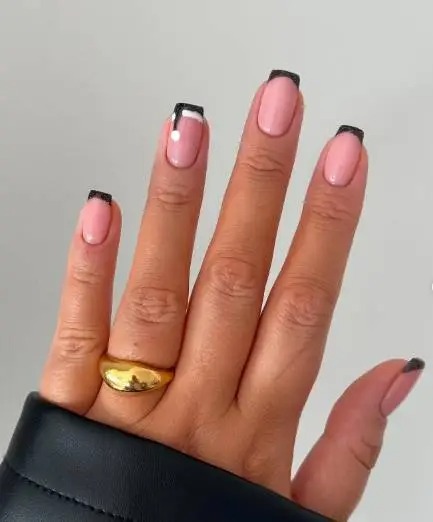 Manicura francesa de Papá Noel - Imagen: beautyspace_charlotte