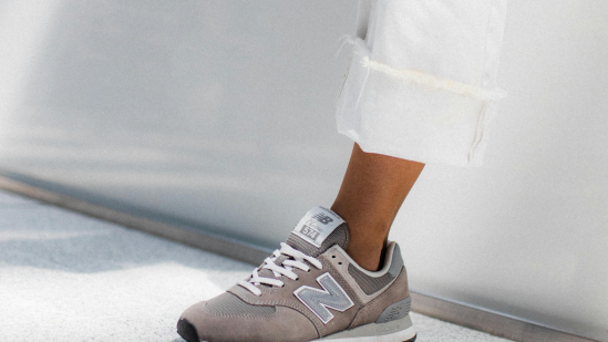 De Skechers a New Balance: las zapatillas favoritas de las mujeres +50 están rebajadísimas en El Corte Inglés