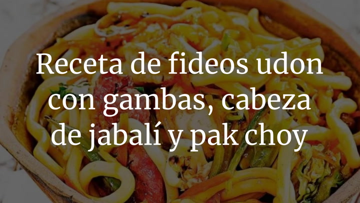 Fideos udon con gambas, cabeza de jabalí y pak choy