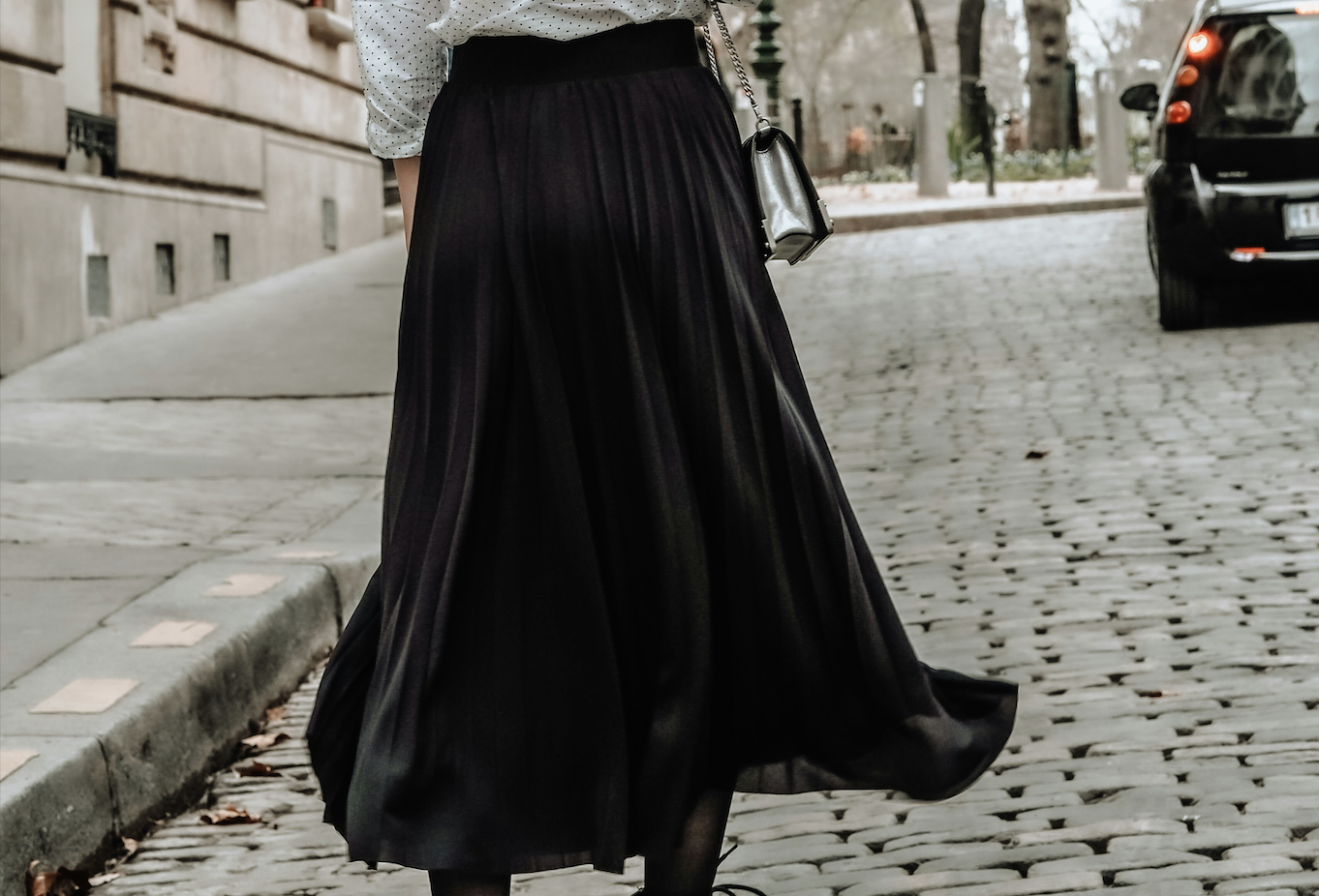 Las faldas midi de Massimo Dutti por menos de 30 euros en las que merece la pena invertir en rebajas: elegantes y favorecedoras
