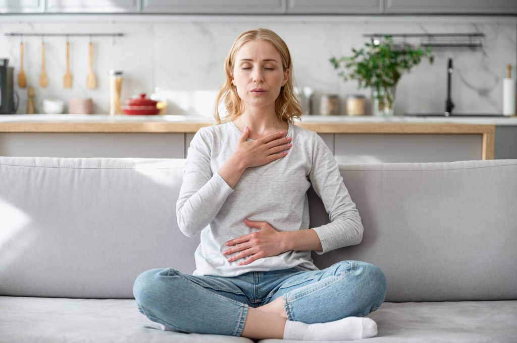 ¿Tienes palpitaciones después de comer? Por qué ocurren y cómo puedes evitarlas