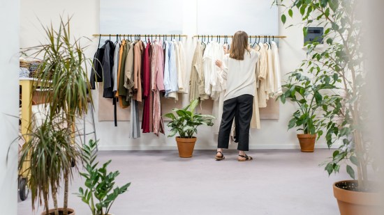 Las mujeres +50 arrasan con estos chollos del remate final de rebajas de Massimo Dutti que cuestan menos de 30 euros