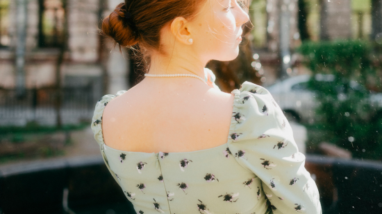 Las mujeres +50 están invirtiendo en estos vestidos de invitada súper rebajados de El Corte Inglés para sus eventos de primavera