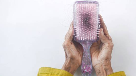 El alimento que todos tenemos en casa y es milagroso para combatir la caída del pelo