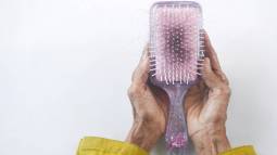 El alimento que todos tenemos en casa y es milagroso para combatir la caída del pelo