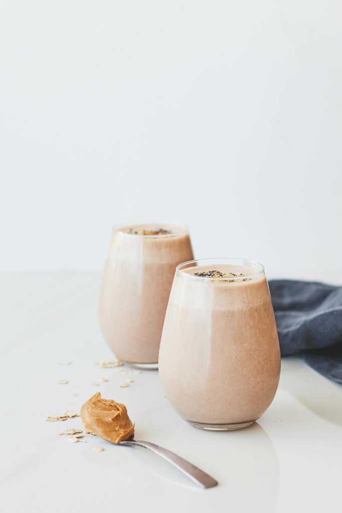 Este licuado de avena, manzana y plátano es la forma más rica y sana de coger fuerzas