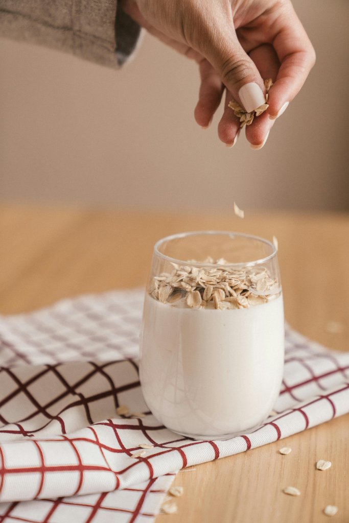 Este licuado de avena, manzana y plátano es la forma más rica y sana de coger fuerzas