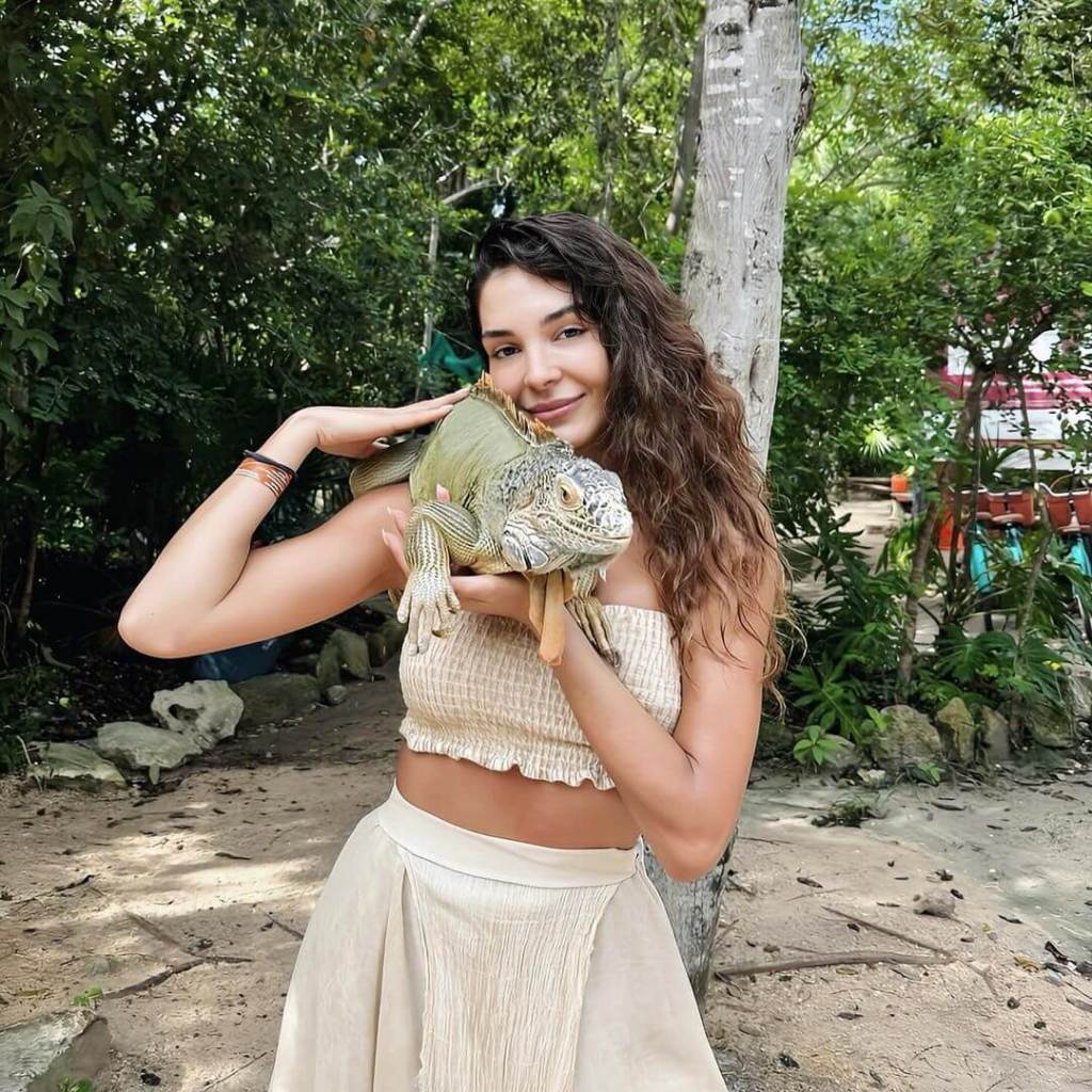 Ebru Şahin.