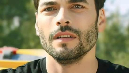 Akin Akinözü.