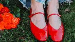 Carrefour se suma a la moda de las bailarinas con este modelo clásico y elegante por menos de siete euros que ha conquistado a las mujeres +50