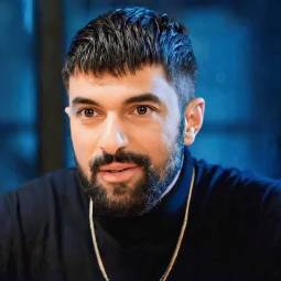 Engin Akyürek.