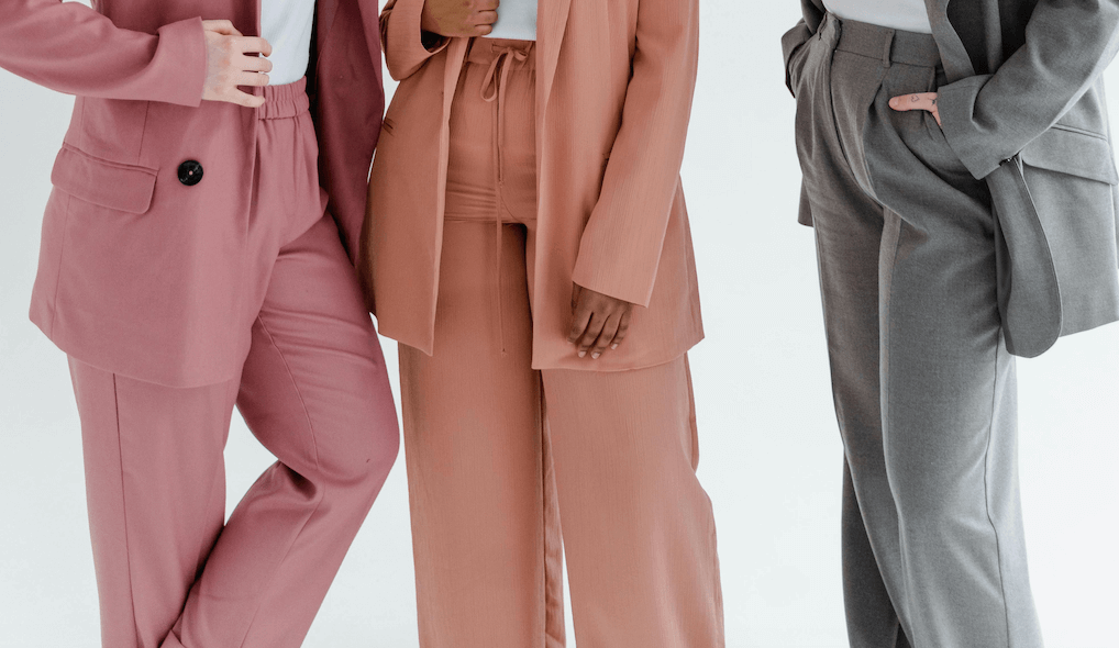 Los pantalones anchos de Carrefour que triunfan entre las mujeres +50 porque cuestan 18 euros y quedan bien con zapatillas o bailarinas