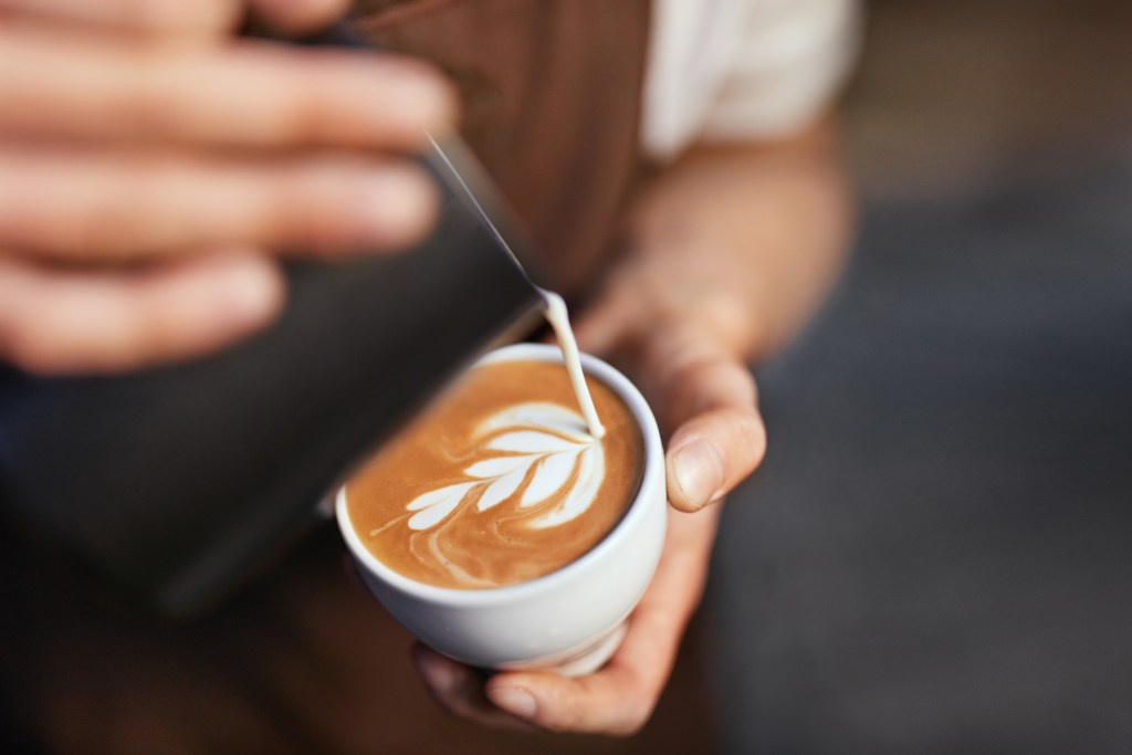 ¿Se puede tomar café con leche en el ayuno intermitente?