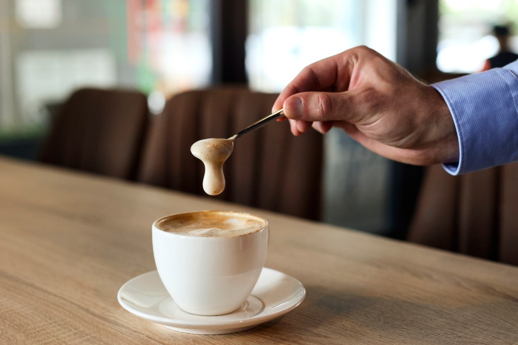 ¿Se puede tomar café con leche en el ayuno intermitente?
