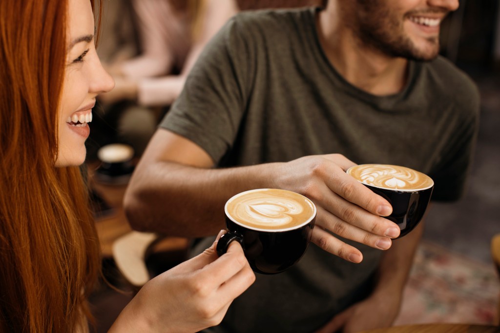 ¿Se puede tomar café con leche en el ayuno intermitente?