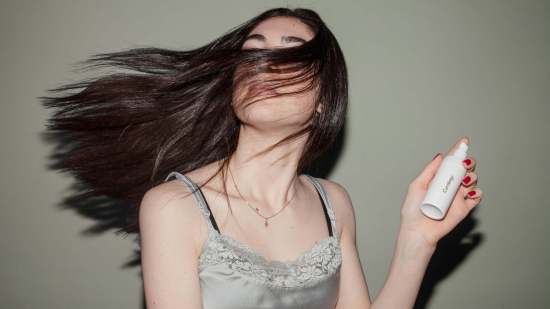Este aceite superventas para cabello está rebajado en Primor: cierra las puntas y aporta brillo