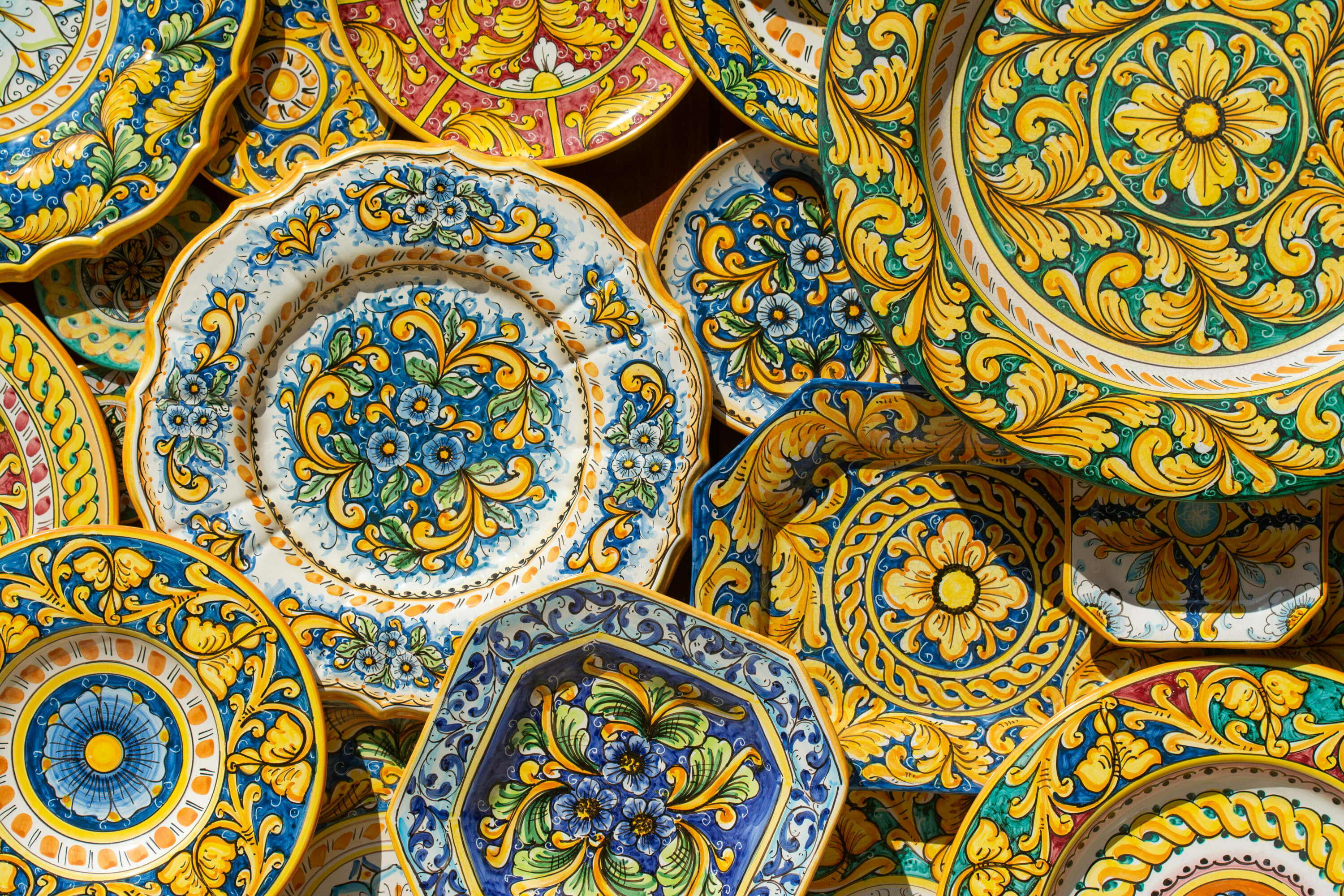 Las vajillas más buscadas de Carrefour, Primark o Tiger para presumir de mesa esta primavera: muy económicas y coloridas