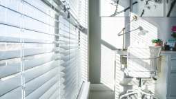 Trucos para limpiar los estores de las ventanas de forma fácil y rápida
