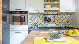 De la vajilla de moda al mantel más colorido: seis nuevos lanzamientos de Ikea con los que vestir tu mesa esta primavera