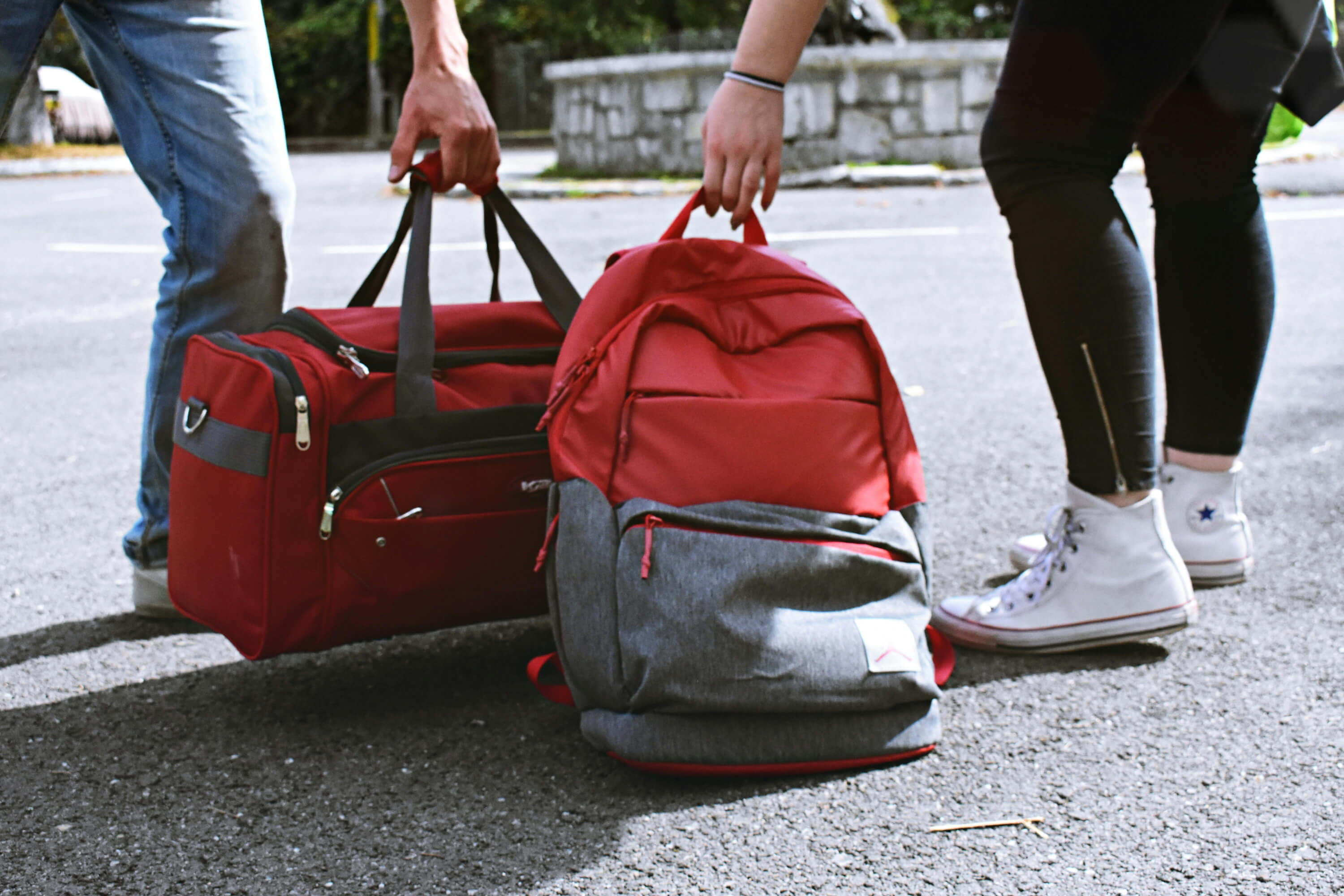 Ni Carrefour ni Primark: te sorprenderá dónde hemos encontrado la mochila viral con sistema de vacío más práctica para no facturar maleta