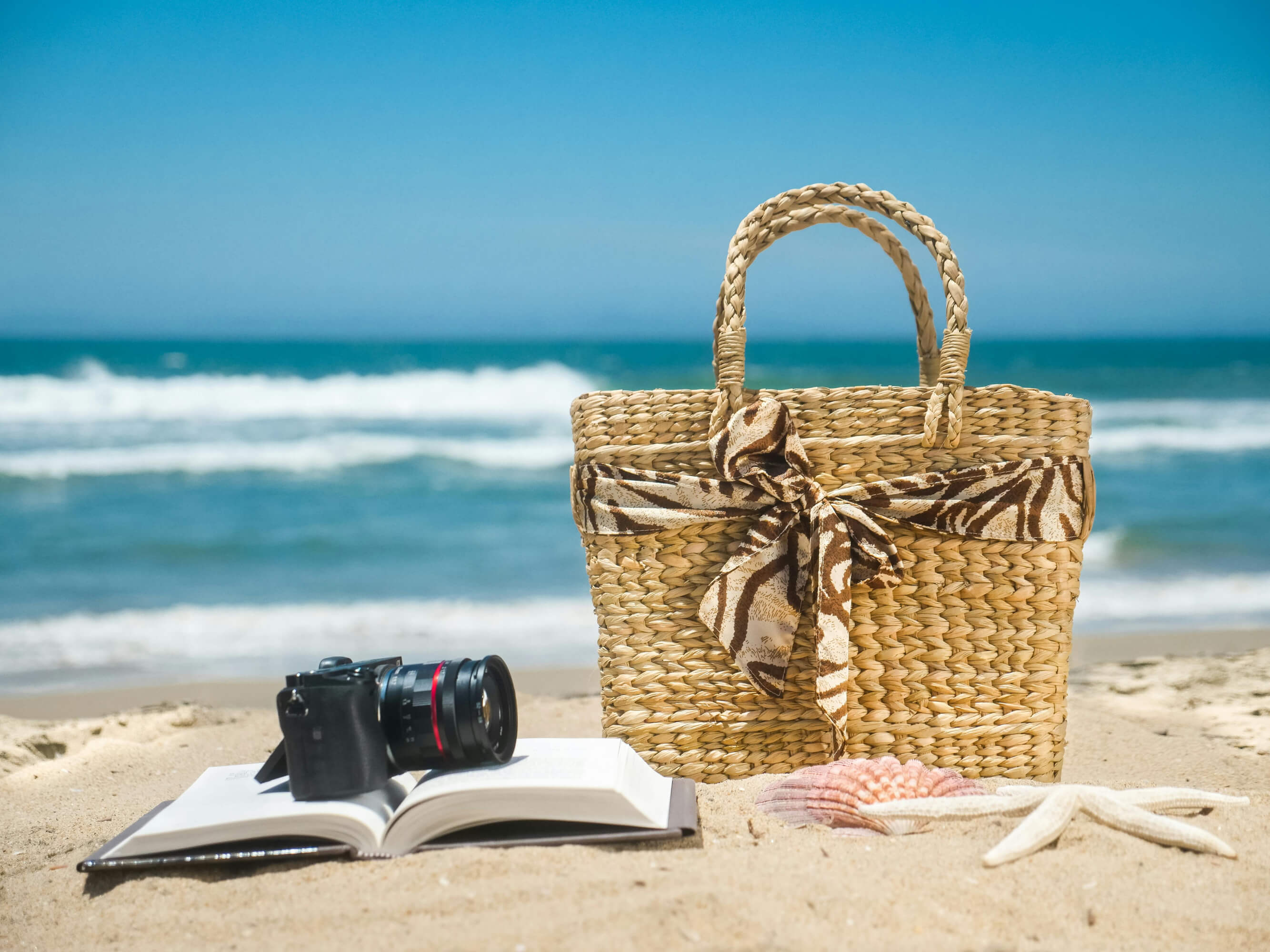 De Primark a Lefties: los capazos de playa baratos que las mujeres +50 prometen agotar porque son amplios y cuestan menos de 15 euros