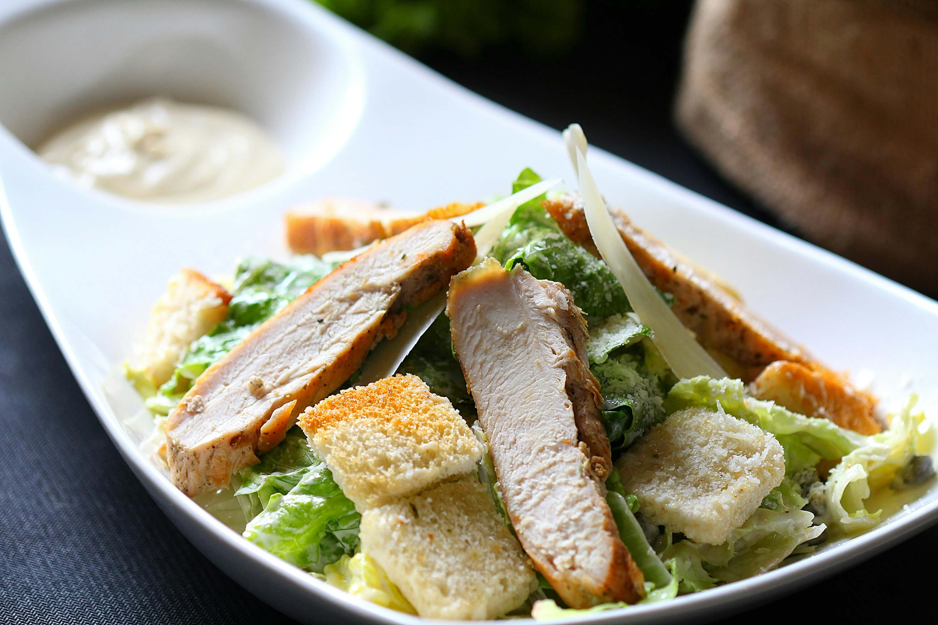 Seis ideas de ensaladas con pollo: cinco recetas fáciles, ligeras y fresquitas para comer este verano