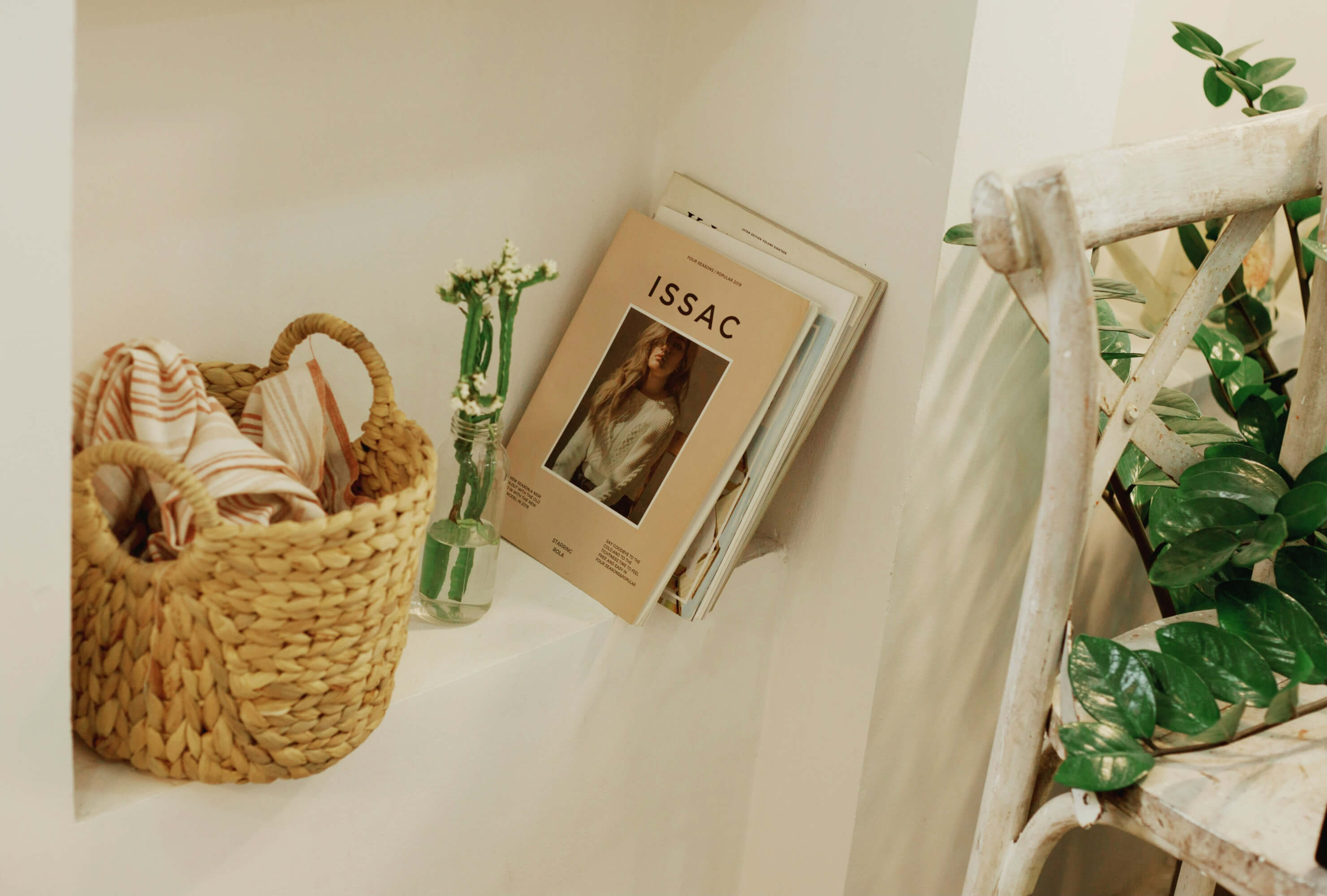 Ikea, Zara Home o Tiger apuestan por darle un toque mediterráneo a la casa con estos organizadores de rafia para mantener el orden en cualquier estancia