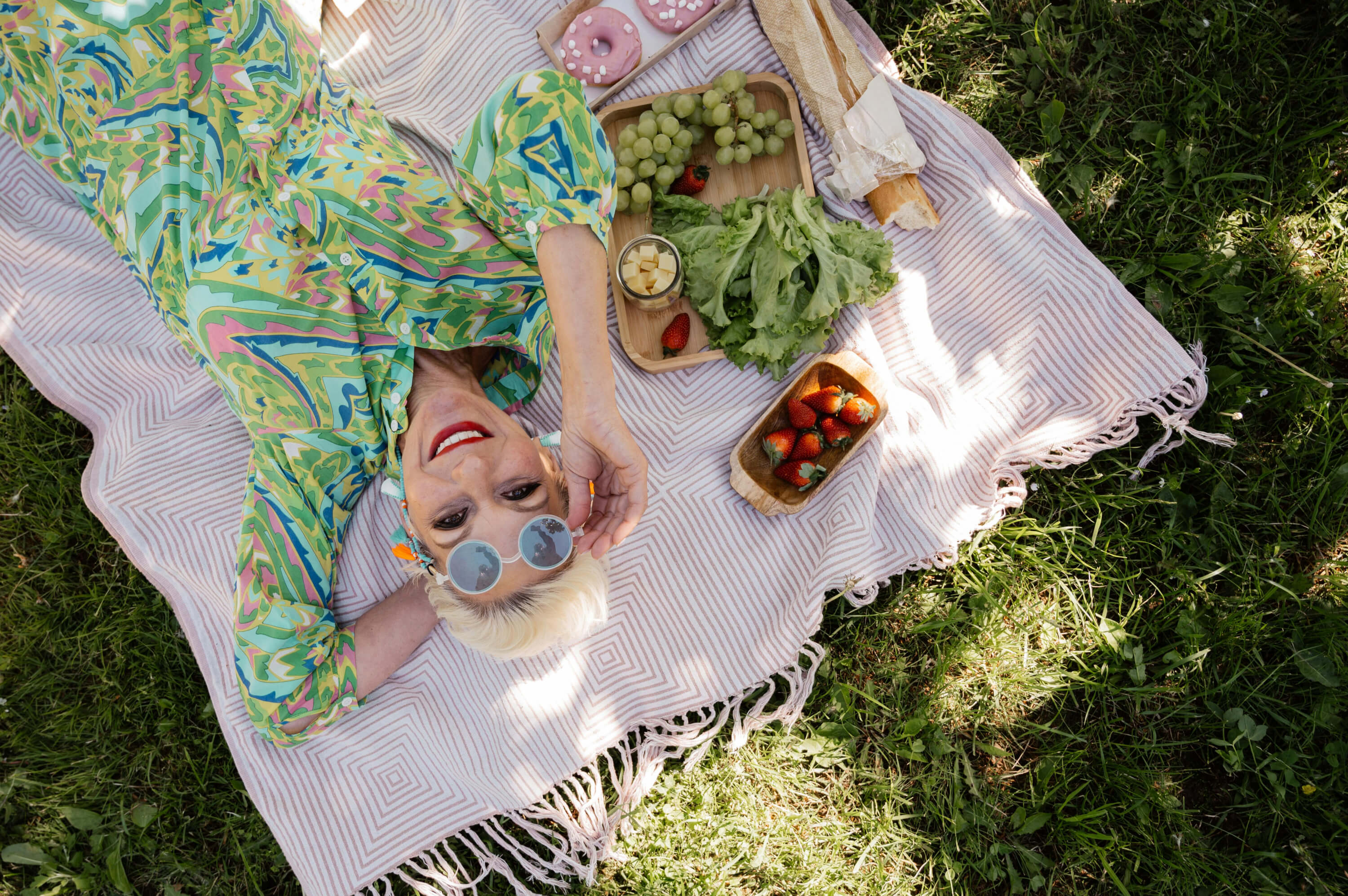 Zara tiene los vestidos de flores que las mujeres de 50 y 60 años prometen agotar para sus vacaciones de verano: holgados, baratos y fresquitos