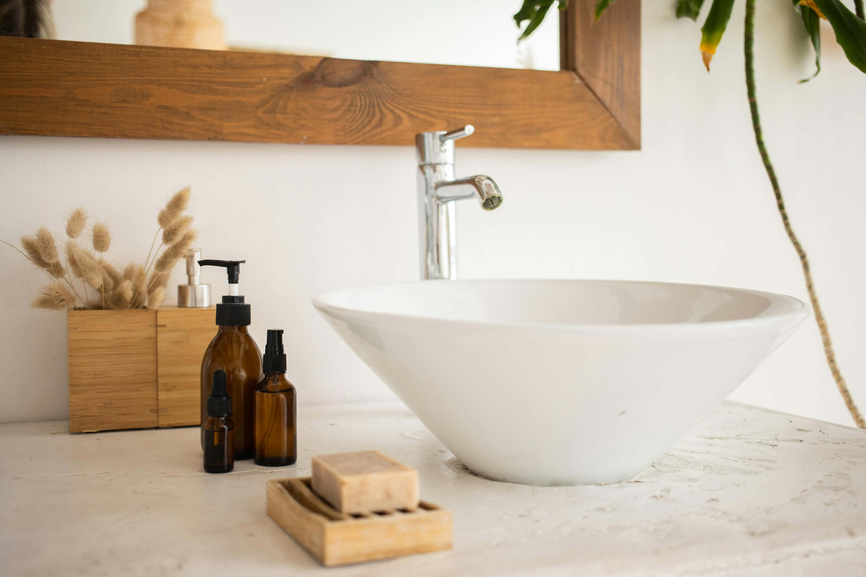 Trucos de expertos en limpieza para desatascar el lavabo